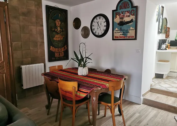 Les De L'hermine Athee